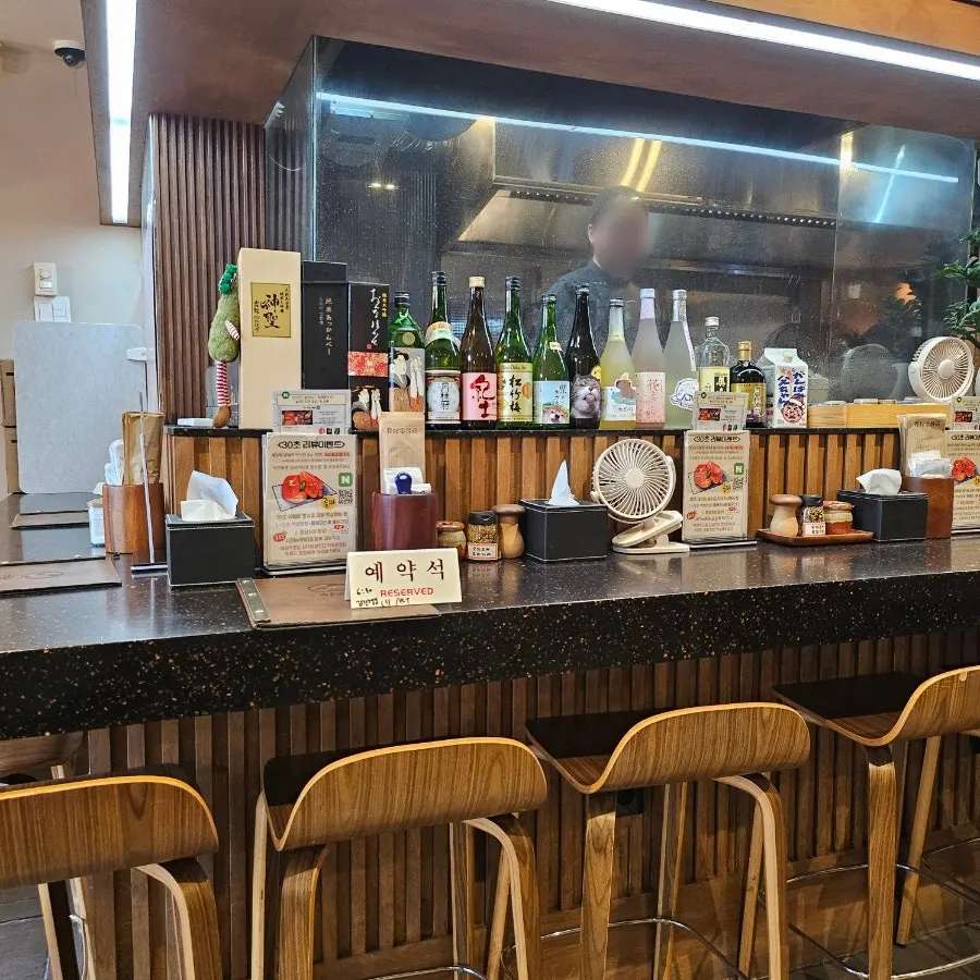 Seating at Chisot Yeoksam Main Branch good for solo dining