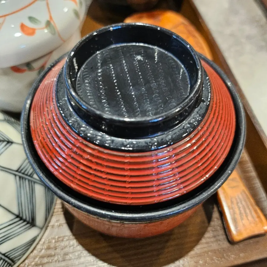 Hitsumabushi served with a portioning bowl