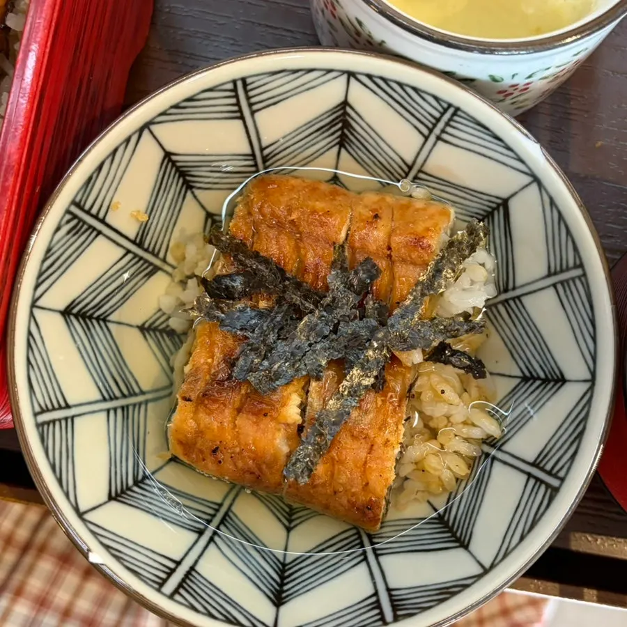 야쿠미로 나온 쪽파와 와사비, 김가루