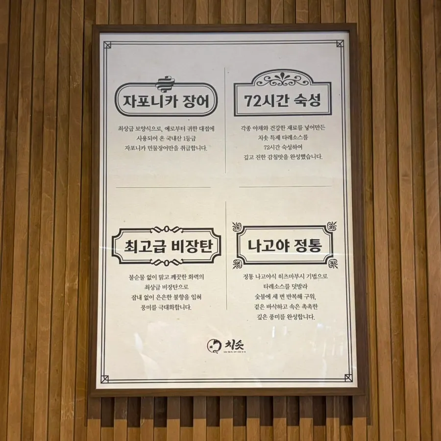 메인과 반찬이 함께 놓인 한 상