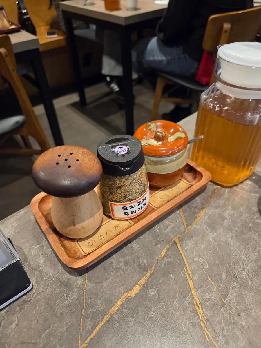 치솟 역삼본점 테이블 세팅
