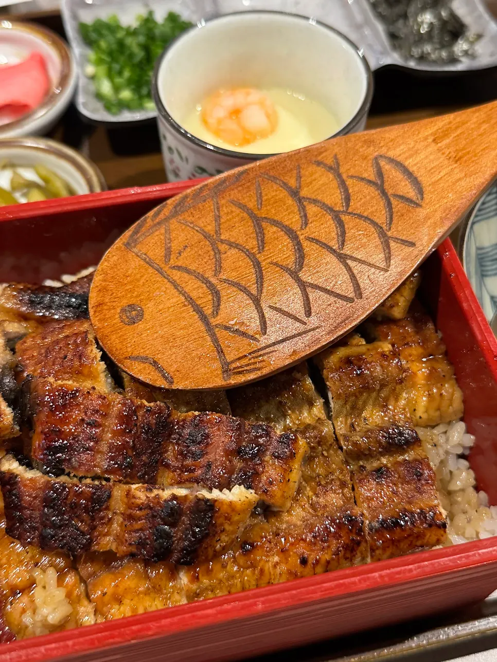 와사비를 올린 장어덮밥 한 입