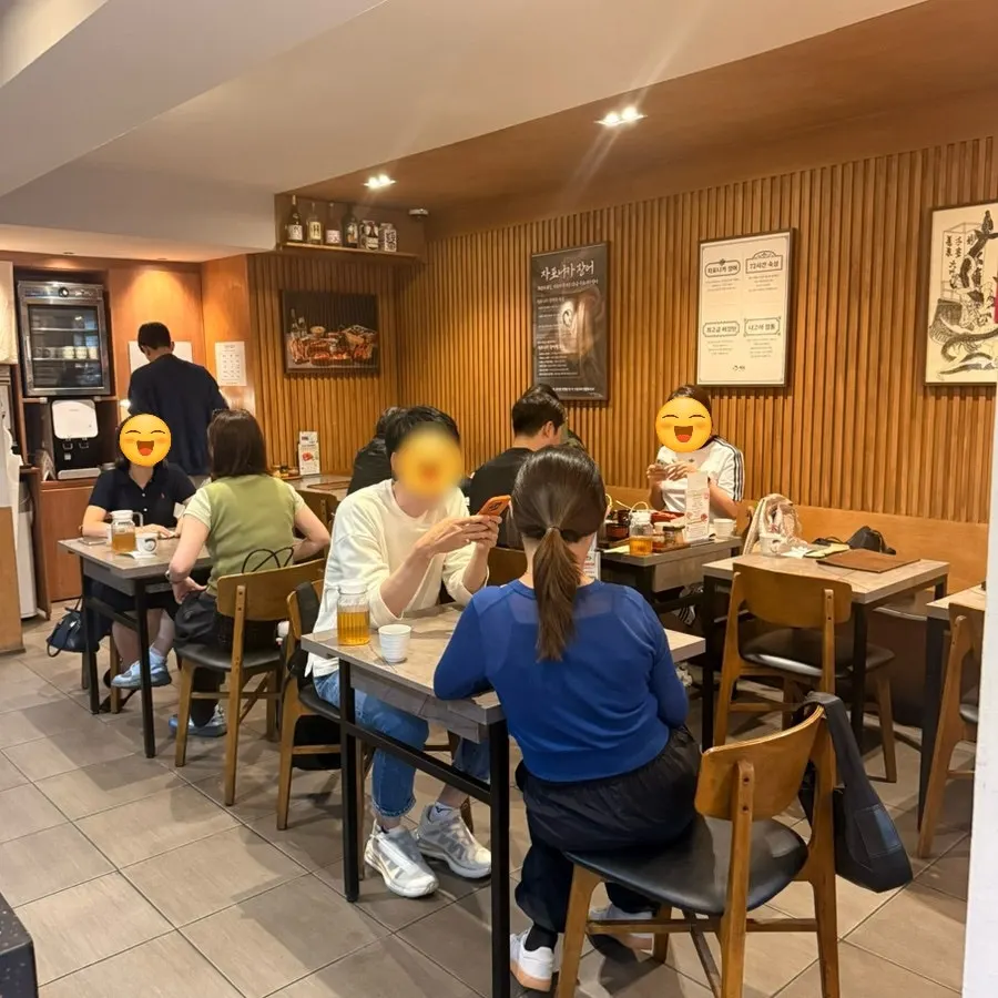 Interior design of Chisot Yeoksam Main Branch