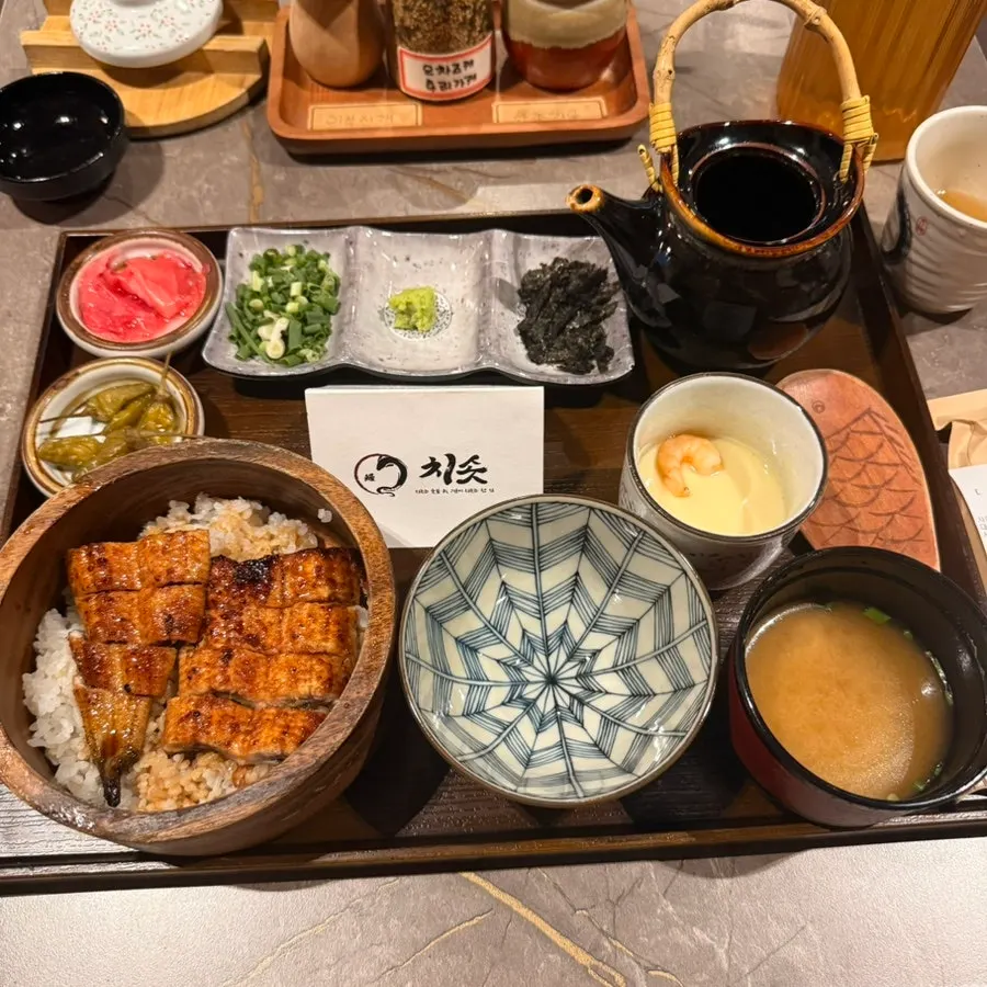 Mini hitsumabushi served as a full set