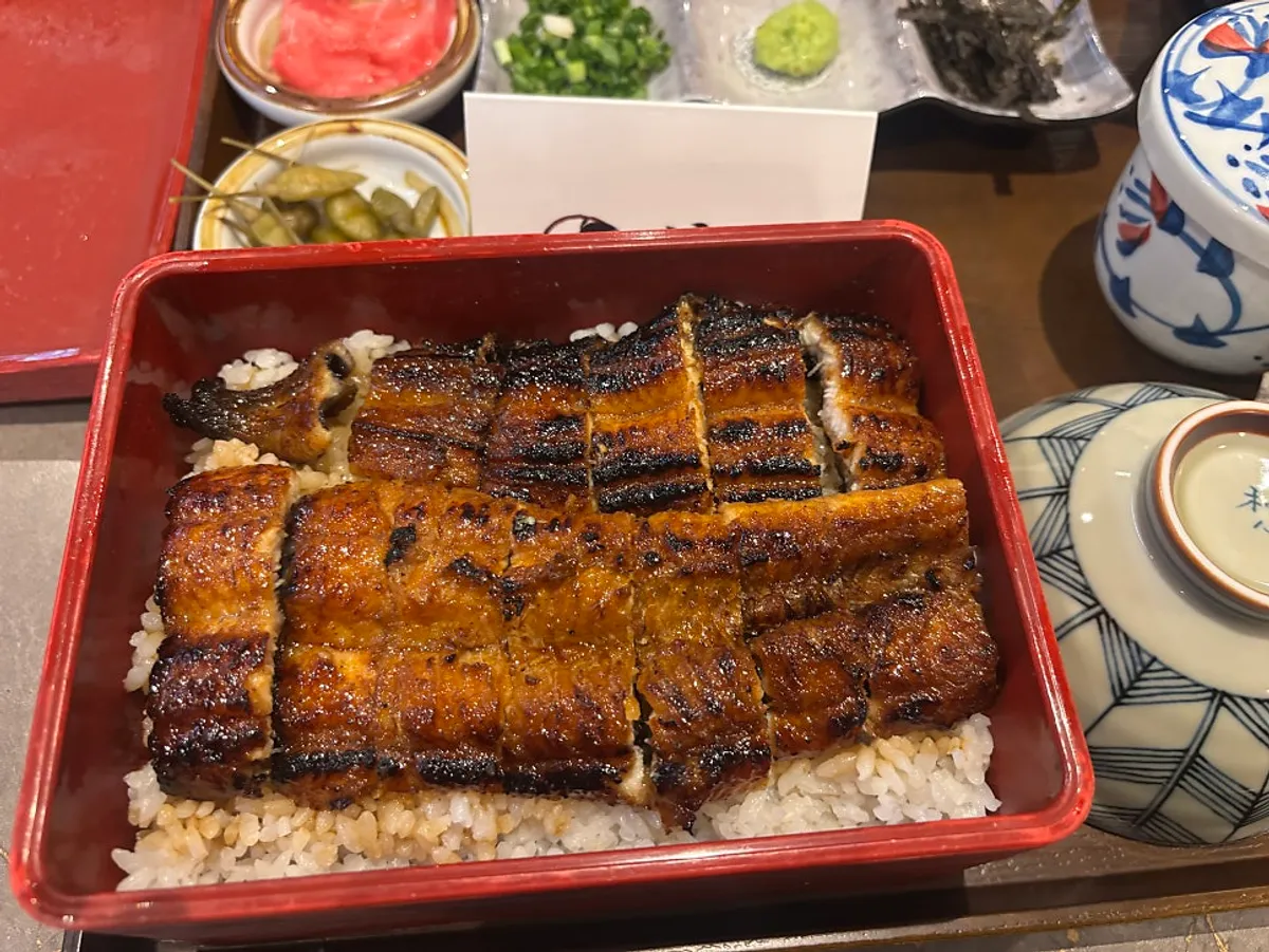 나무그릇에 담긴 치솟 히츠마부시 상