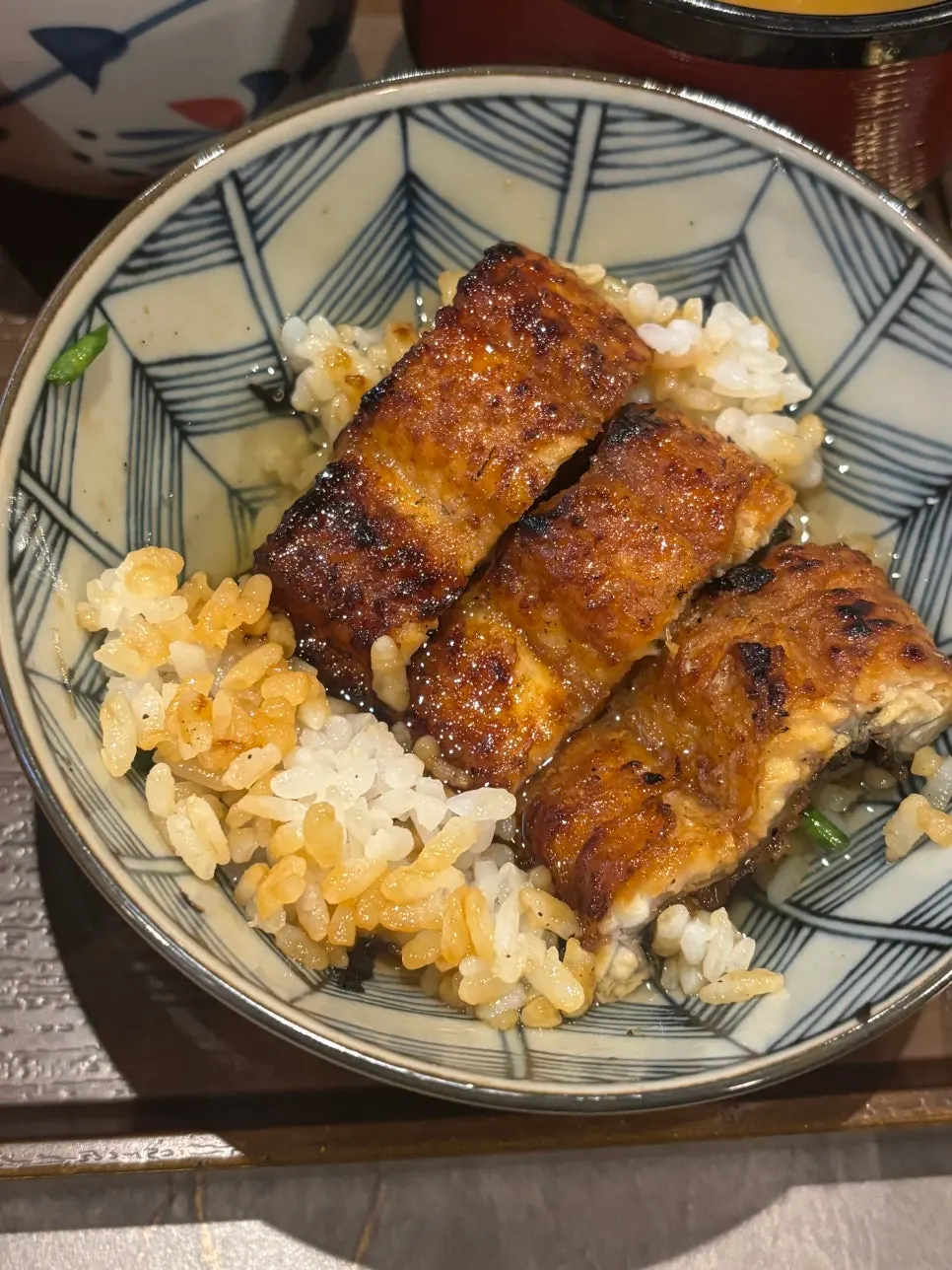 쪽파와 와사비, 김가루를 넣어 비빈 히츠마부시