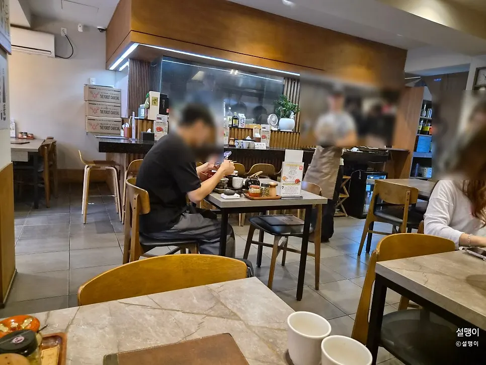 치솟 역삼본점 매장 내부 좌석