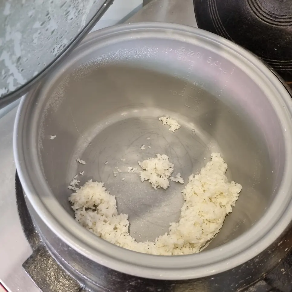 밥과 반찬, 육수 셀프 코너