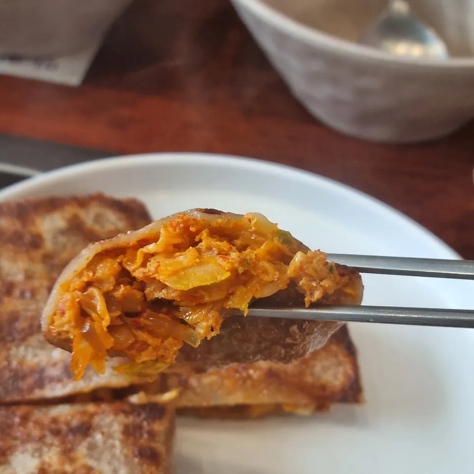 사이드 메뉴 김치전병