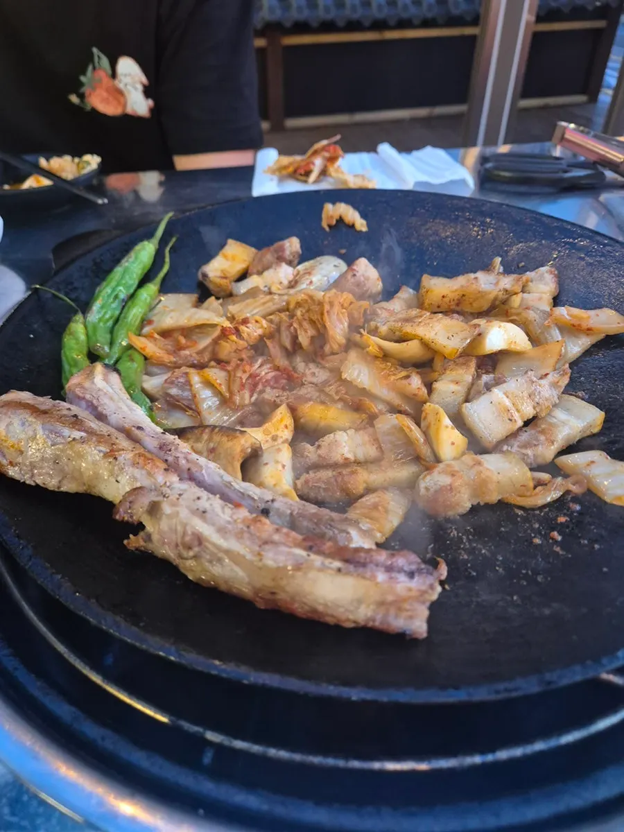 고기 기름에 함께 익히는 신김치
