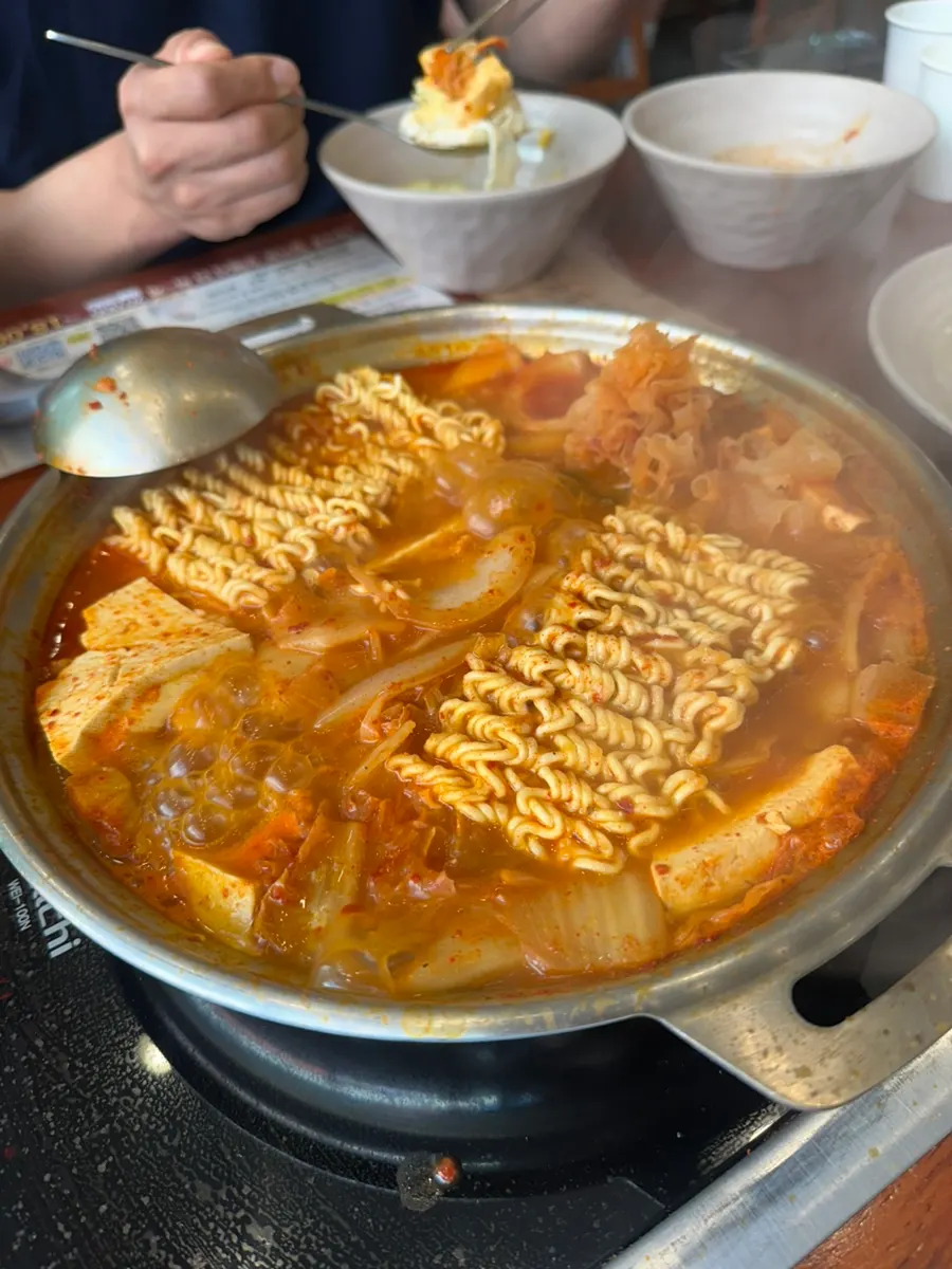 Pizza-large-sized Bongpyeong buckwheat-chive pancake