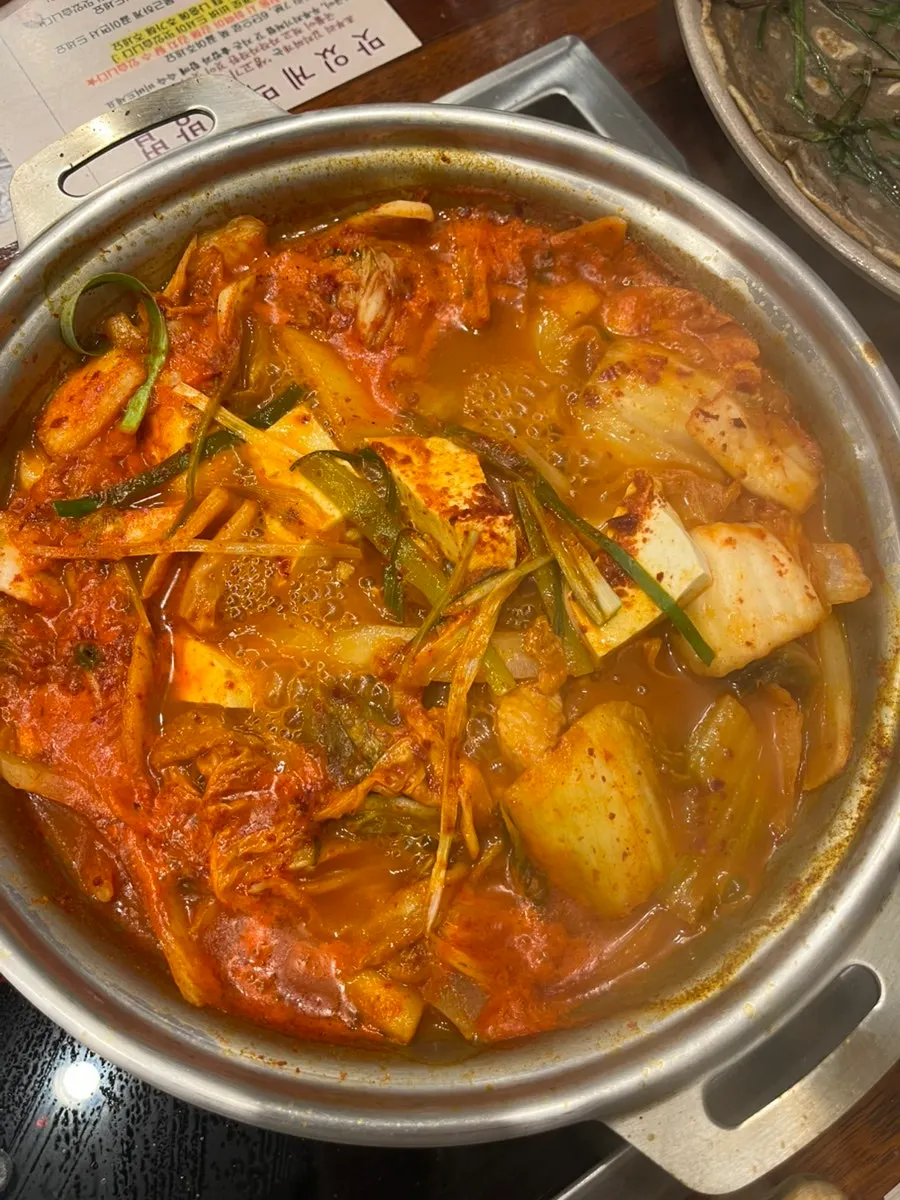 황금치자솥밥 밥을 덜어내고 남긴 누룽지