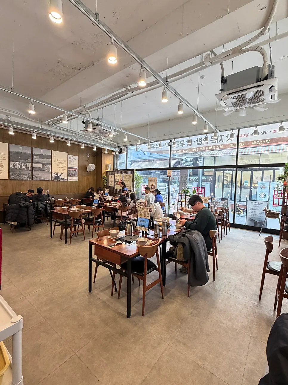 Table inside Choburi Kimchi Jjigae Gojan Main Branch