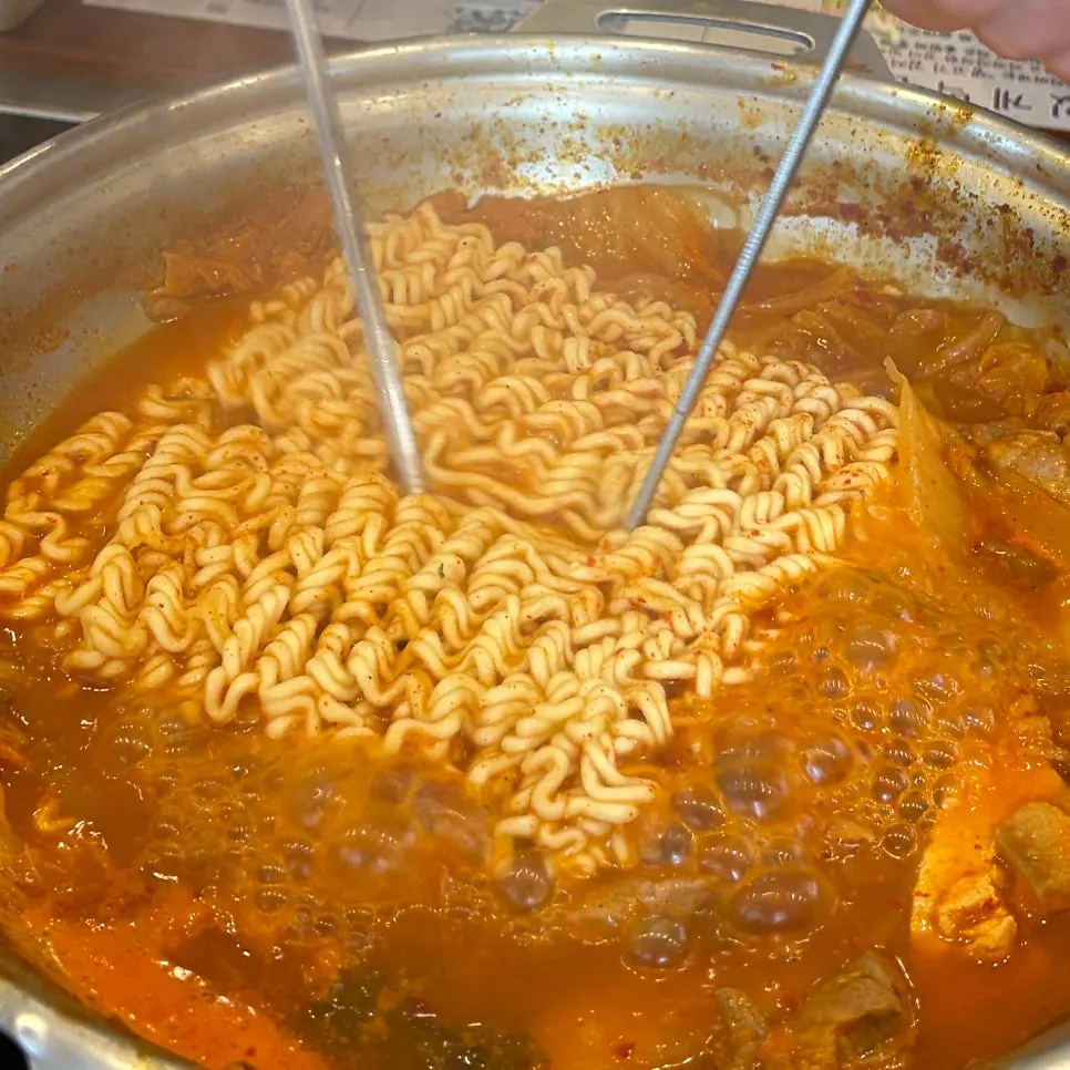 Ramyeon sari added to the stew broth