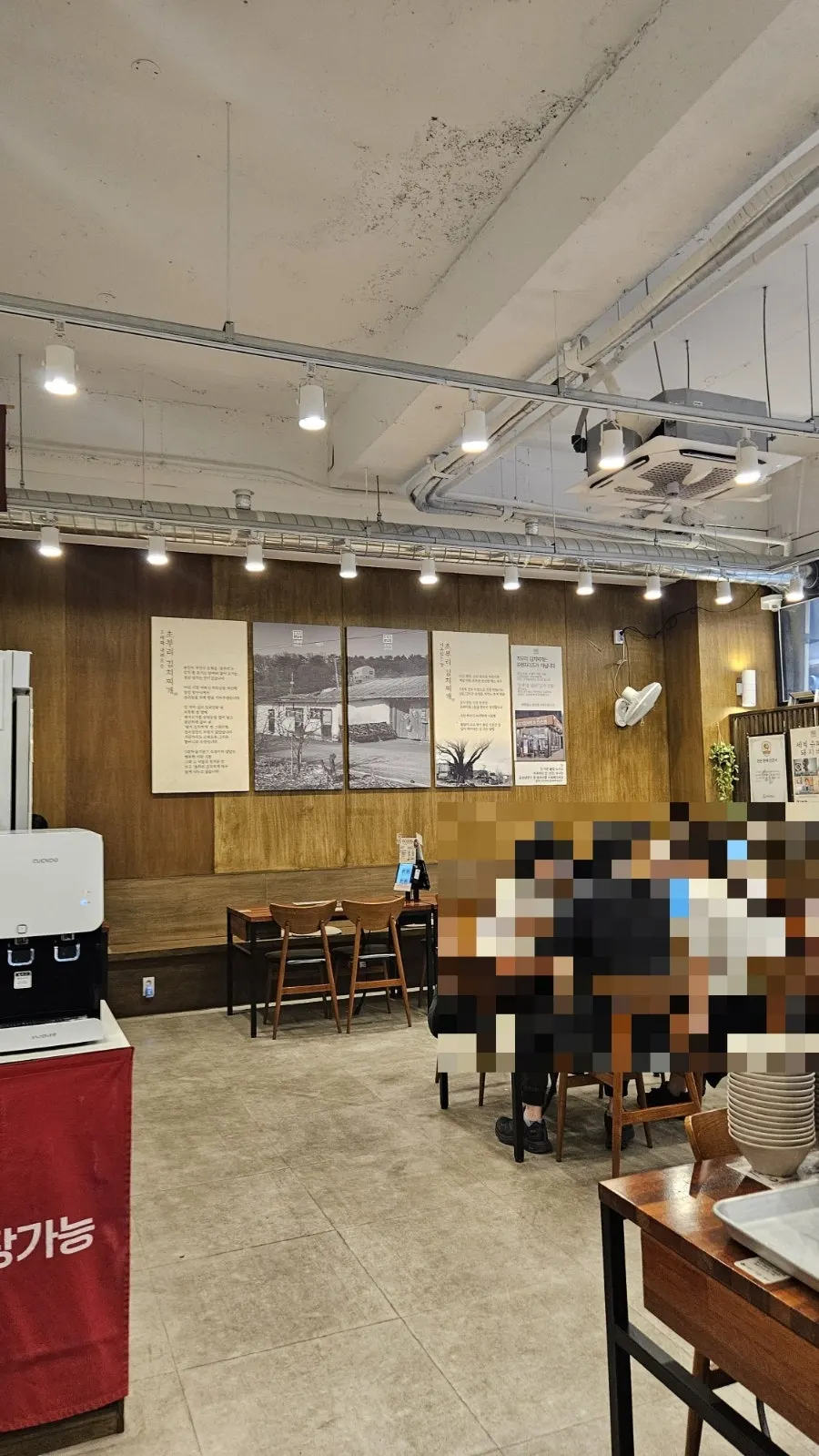 밝고 넓은 초부리김치찌개 고잔본점 내부