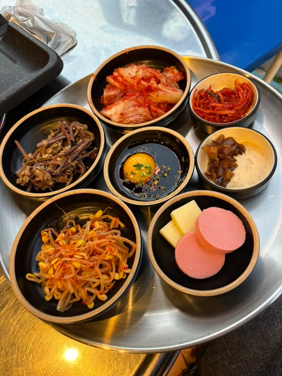 Table setting served alongside the cheonggukjang