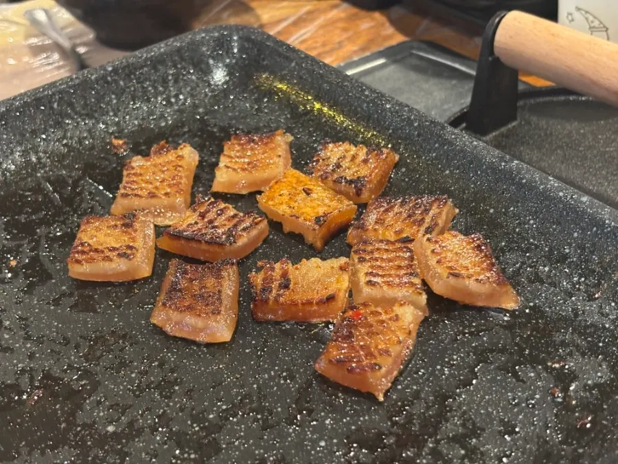 Honeycomb pork skin with crosshatch cuts