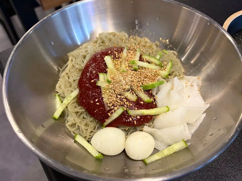 7,000원 비빔냉면 한 그릇