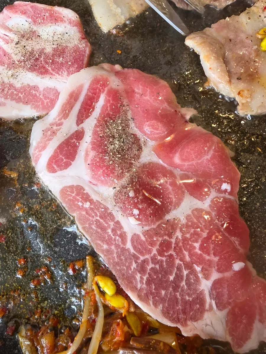 Thick kkotmoksal grilling on the pan