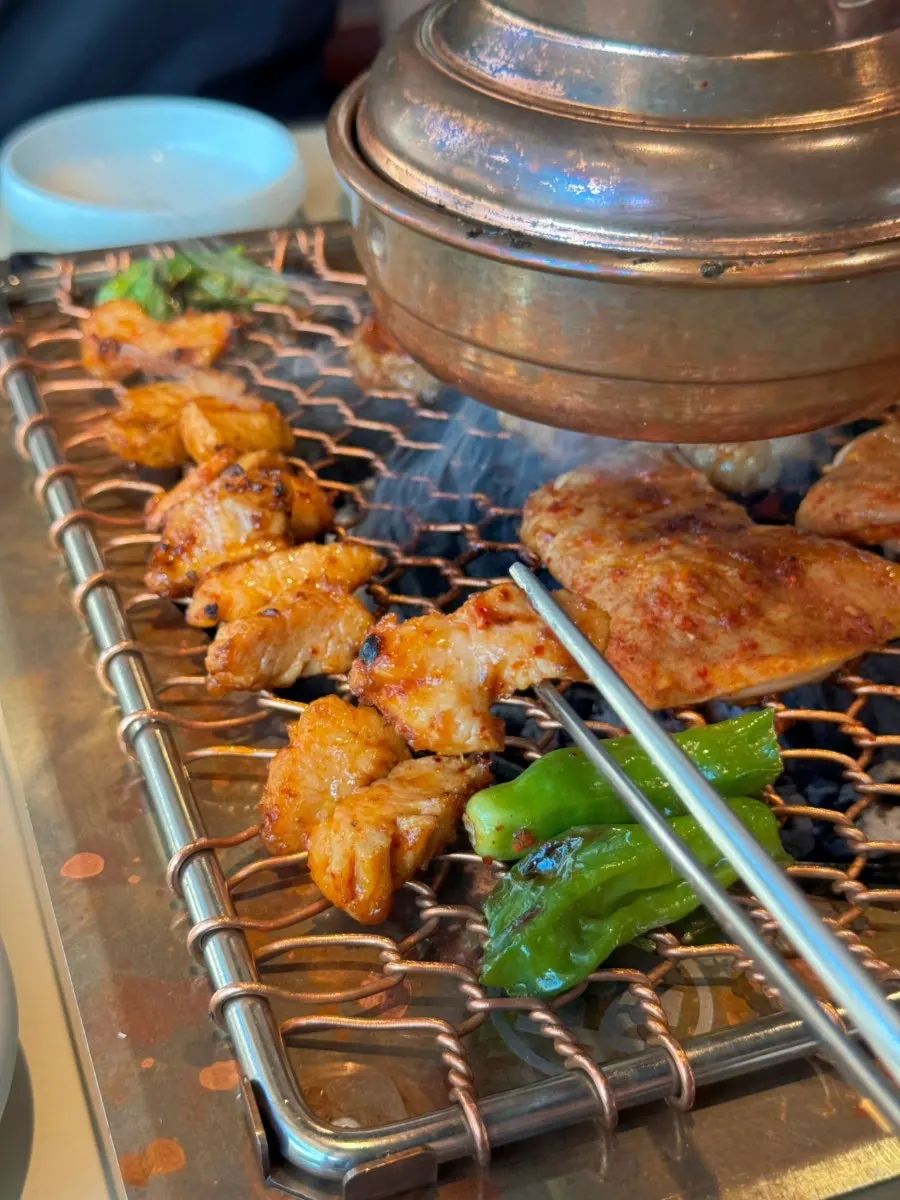 다 구워져 앞쪽에 놓인 특양 구이