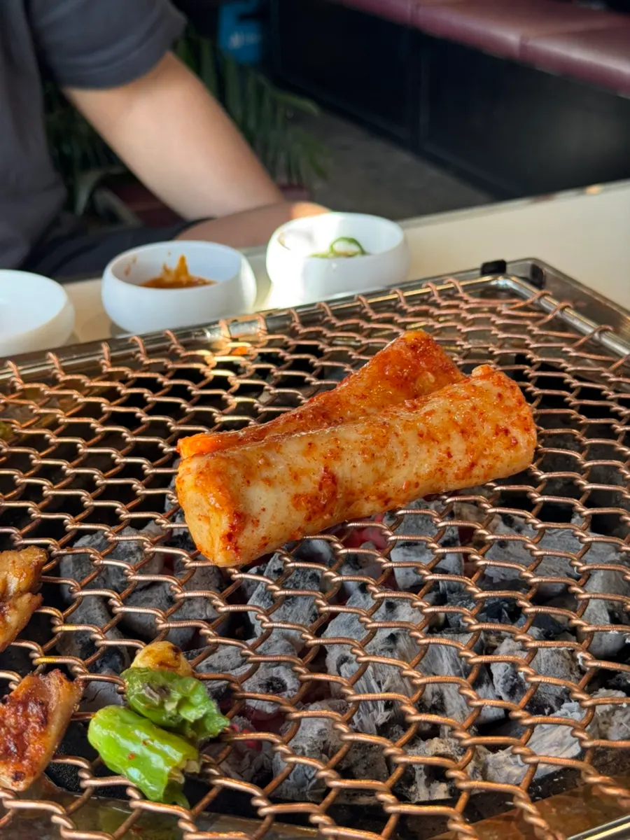 비법 양념을 입혀 추가 주문한 대창 1인분