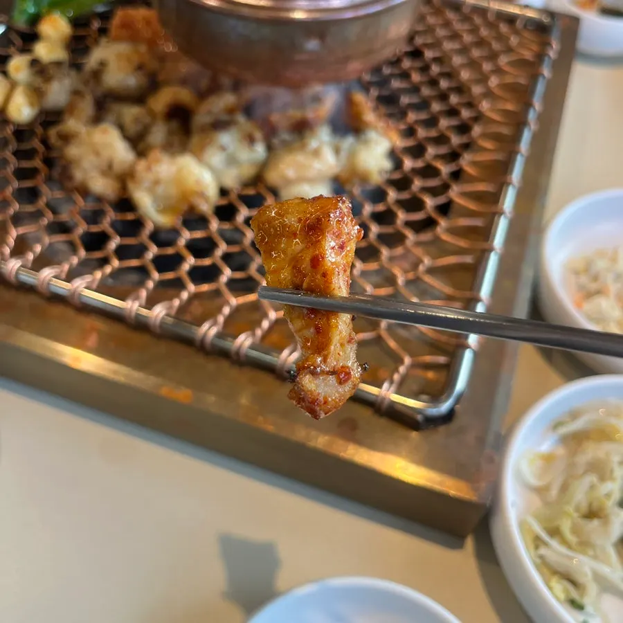 A piece of grilled beef abomasum