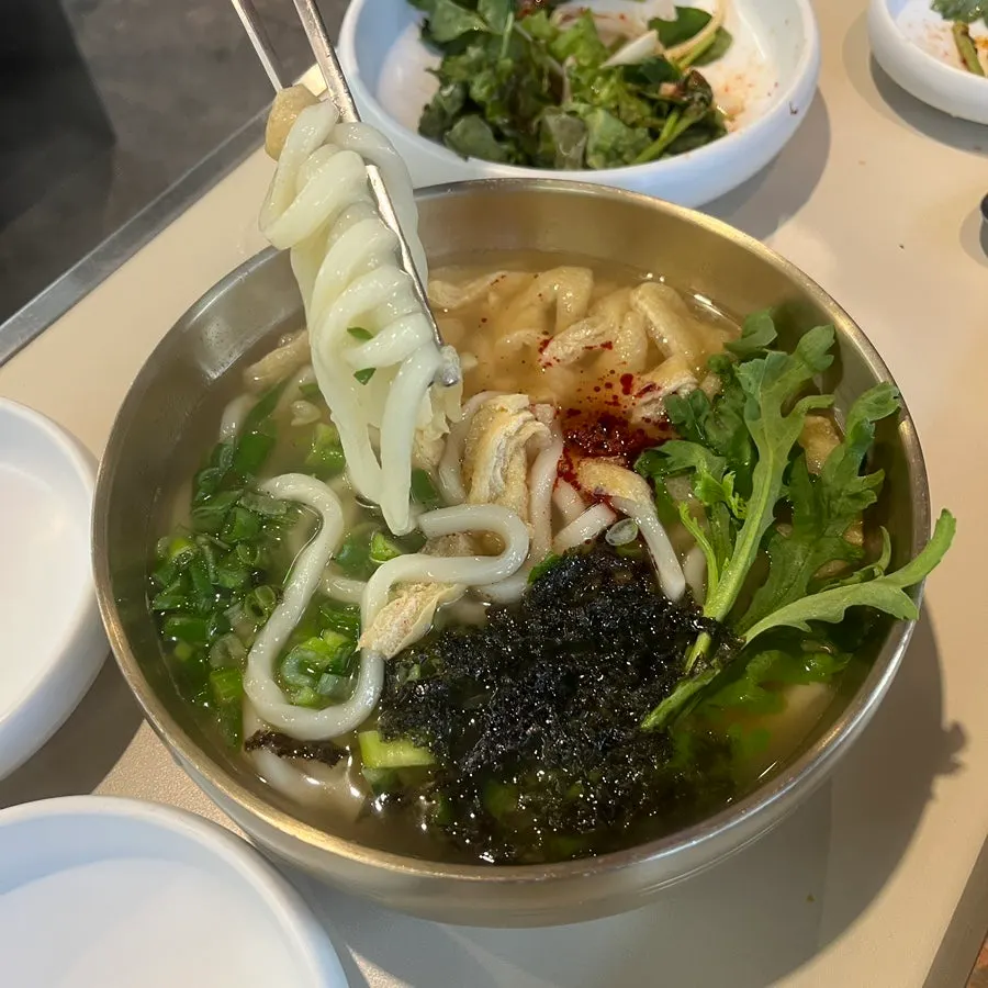 Chewy noodles of the hangover udon