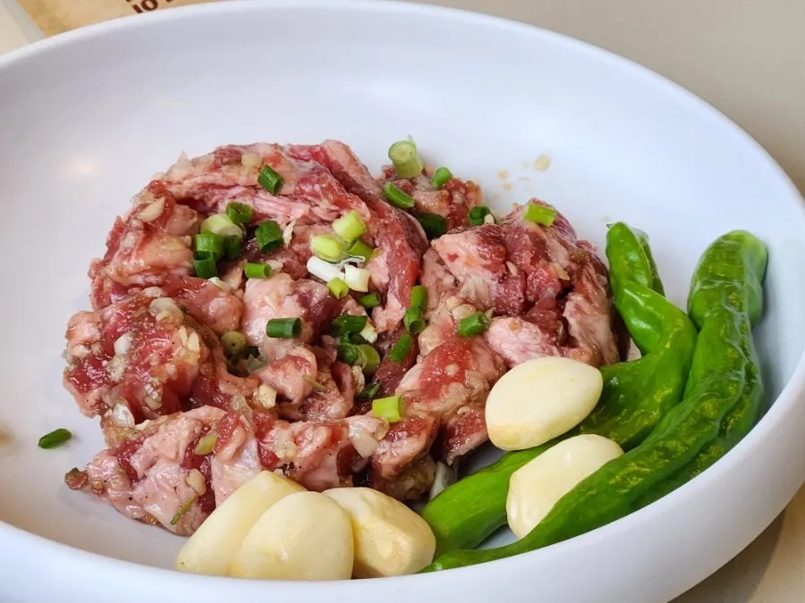 숯불이 올라온 초대창 백석점 구이 자리