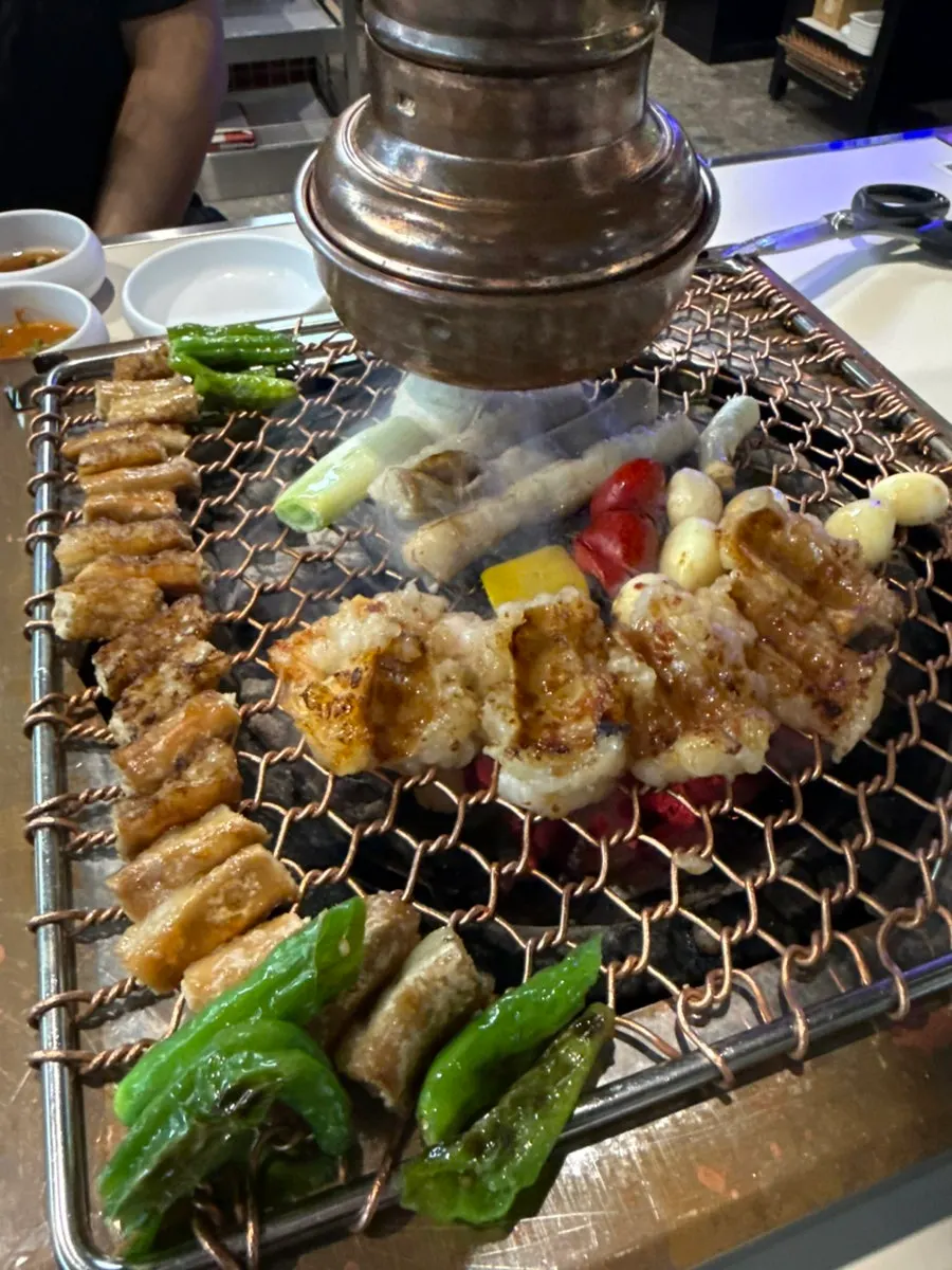 Daechang cooking alongside vegetables