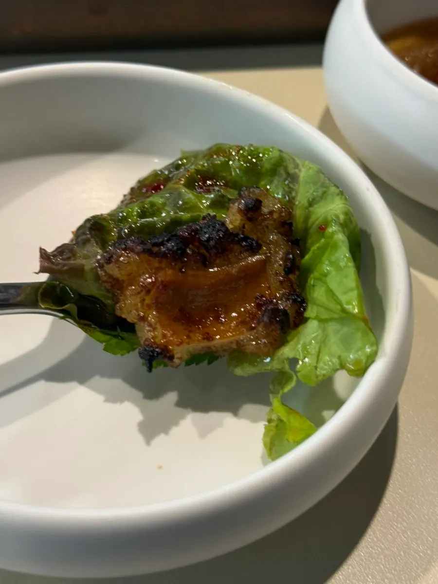 A plate of daechang topped with vegetables