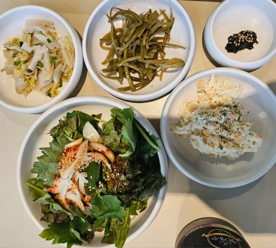 초대창 백석점 기본 찬 구성