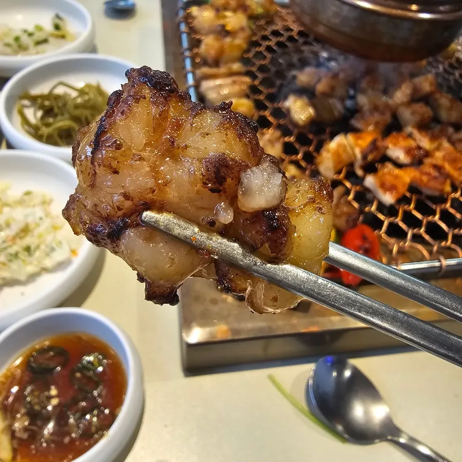 야채와 함께 구워지는 대창