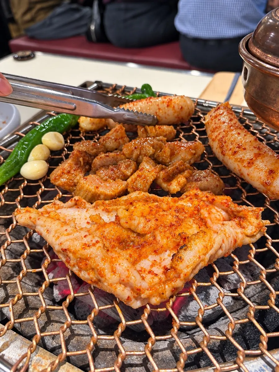 숯불 위에서 구워지는 초대창 백석점 양대창