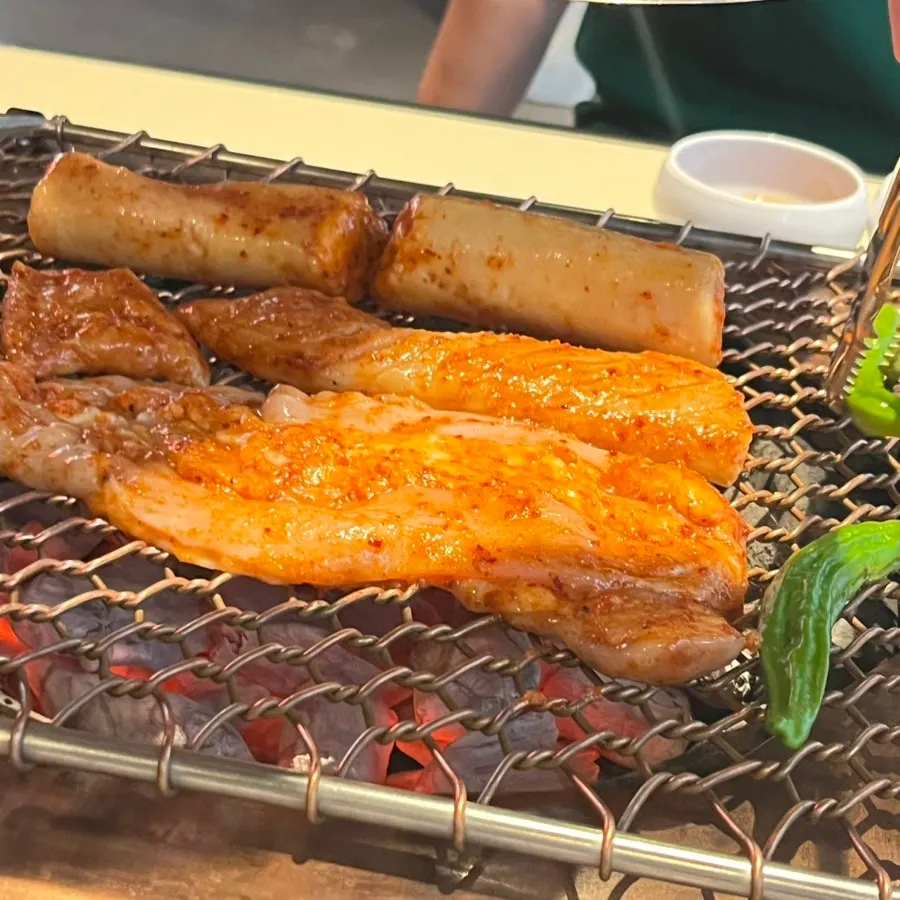 A grilled offal meal at Chodaechang Byeollae Branch
