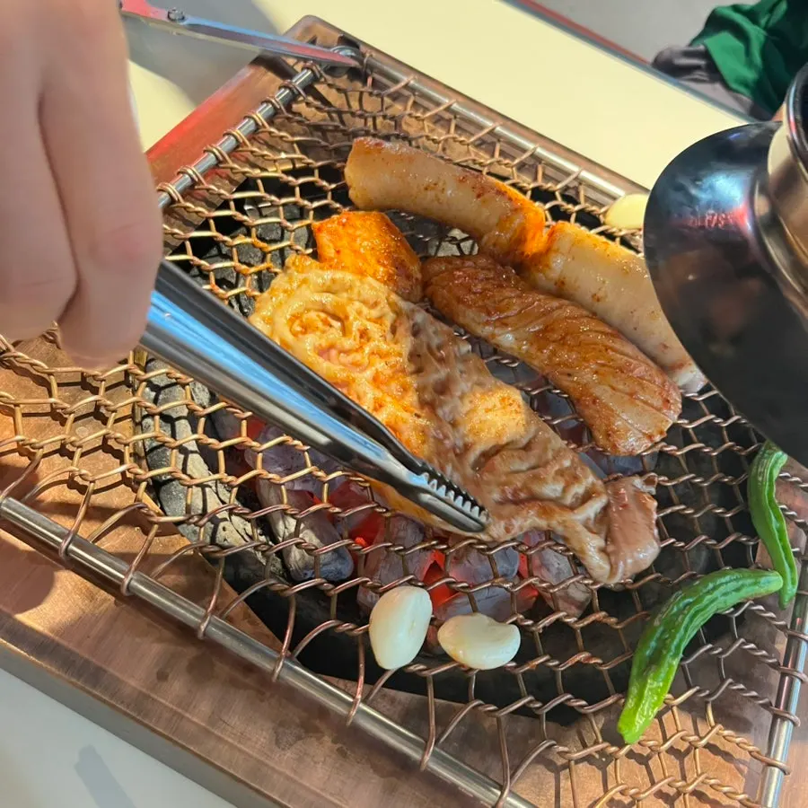 Staff grilling beef offal at Chodaechang Byeollae Branch