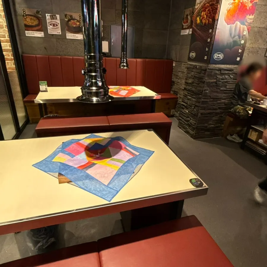 Tables and seating inside Chodaechang Byeollae Branch
