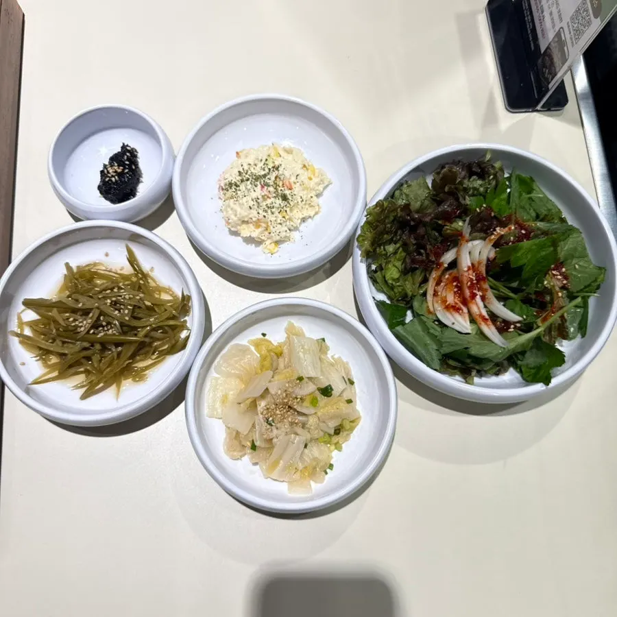 Basic side dishes set at Chodaechang Byeollae Branch