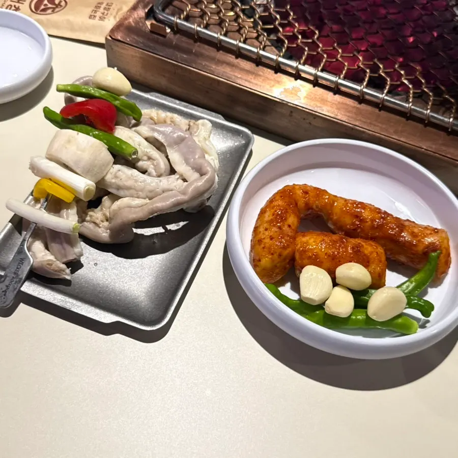 A plate of raw gopchang and daechang ordered together
