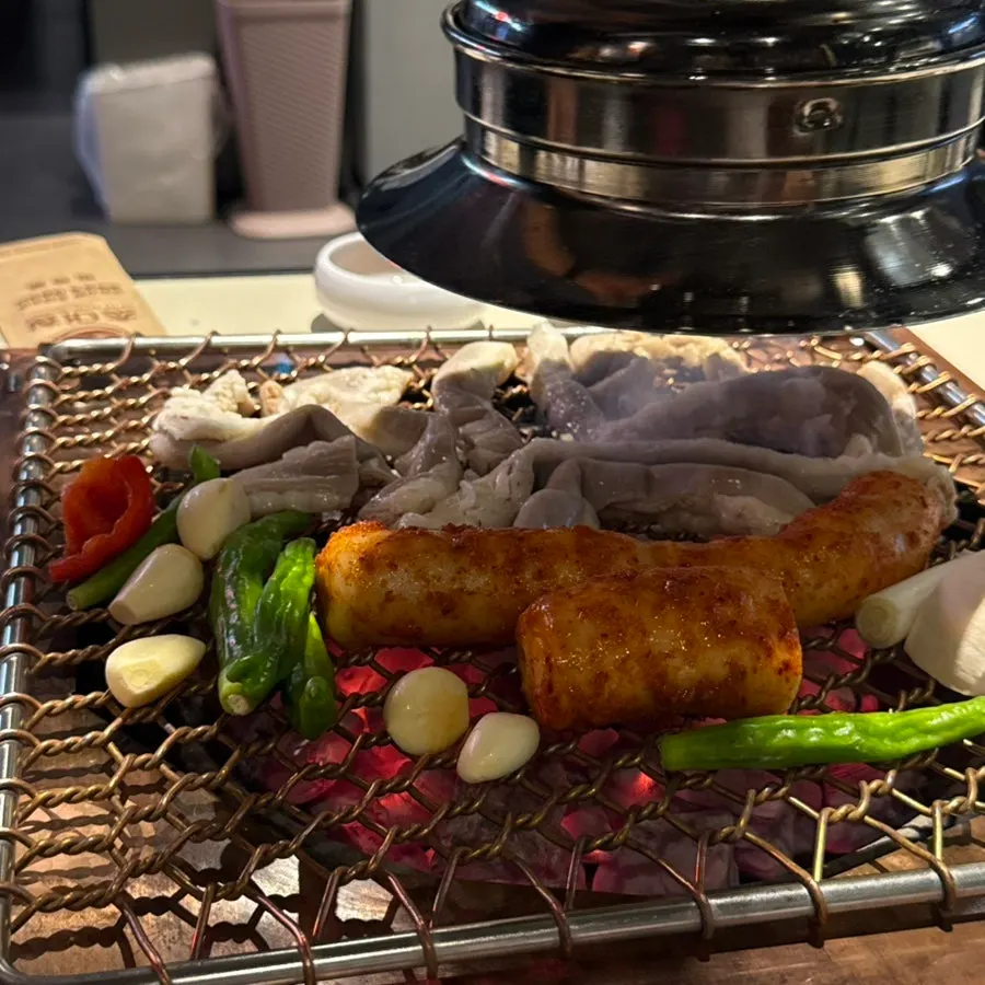 A staff member grilling the gopchang