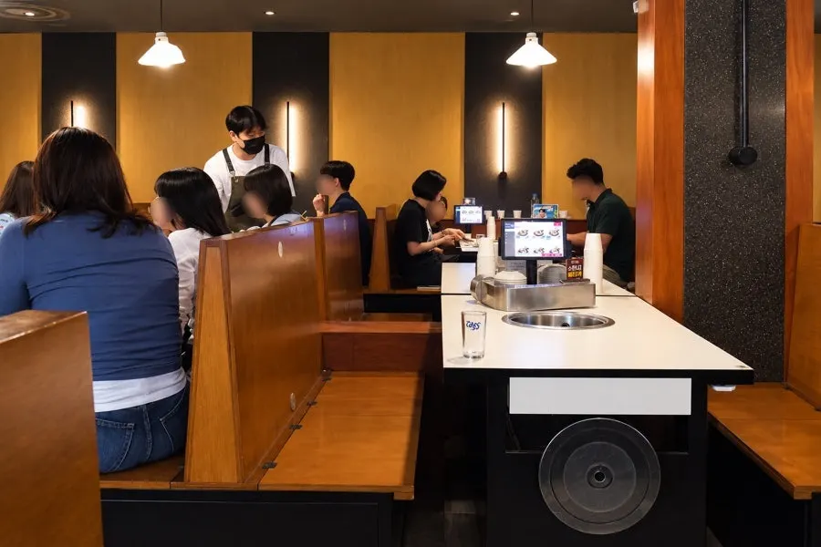 초대창 당산역점 테이블과 좌석 분위기