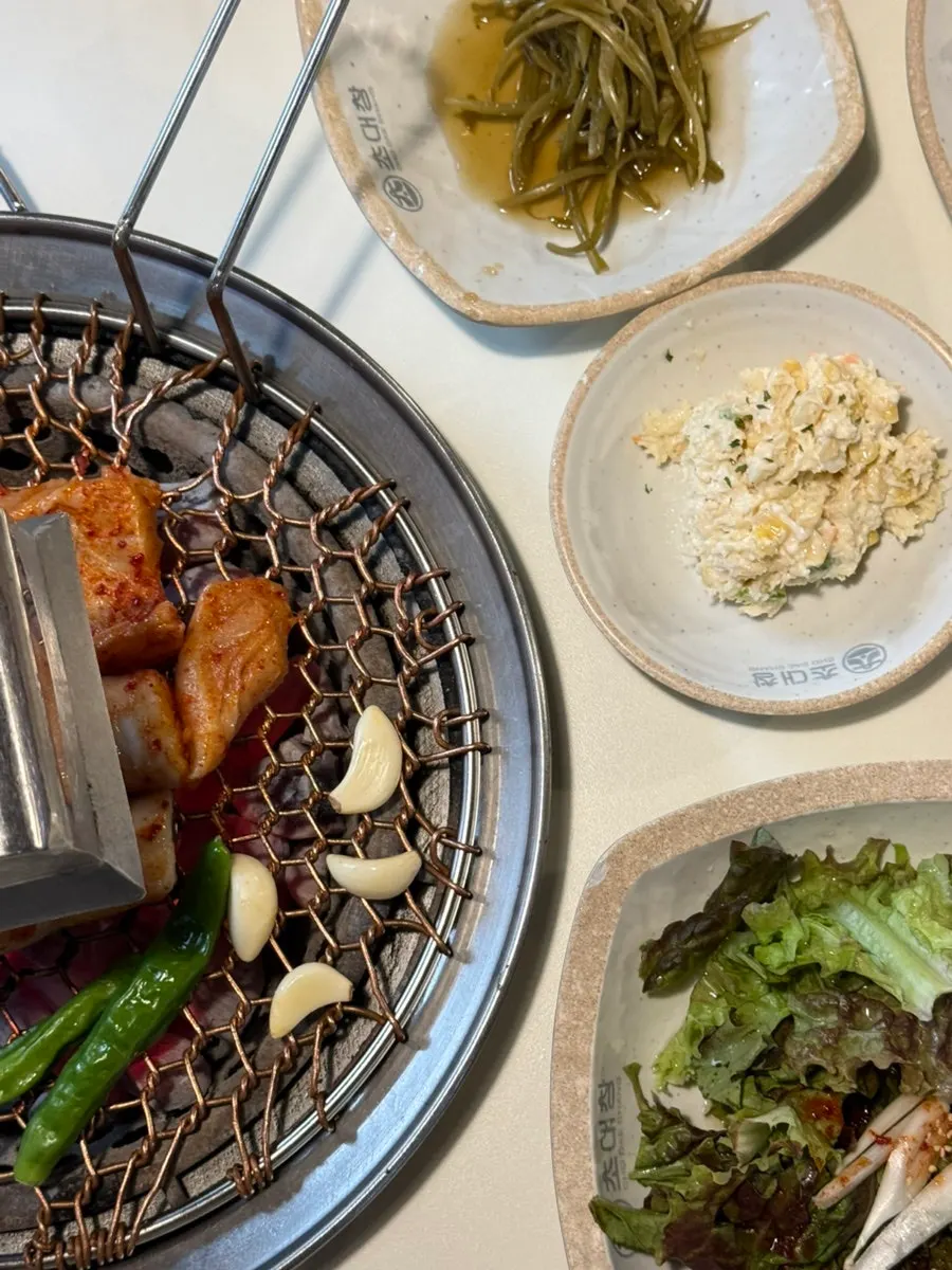 식사 마무리 단계의 초대창 테이블