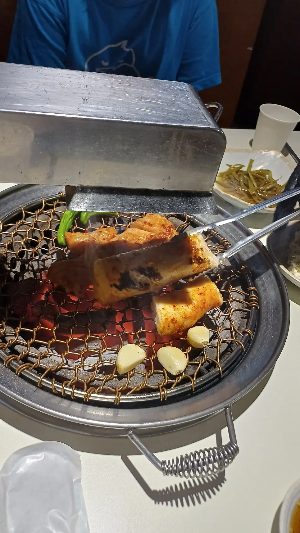 지글지글 구워지는 대창과 특양, 막창