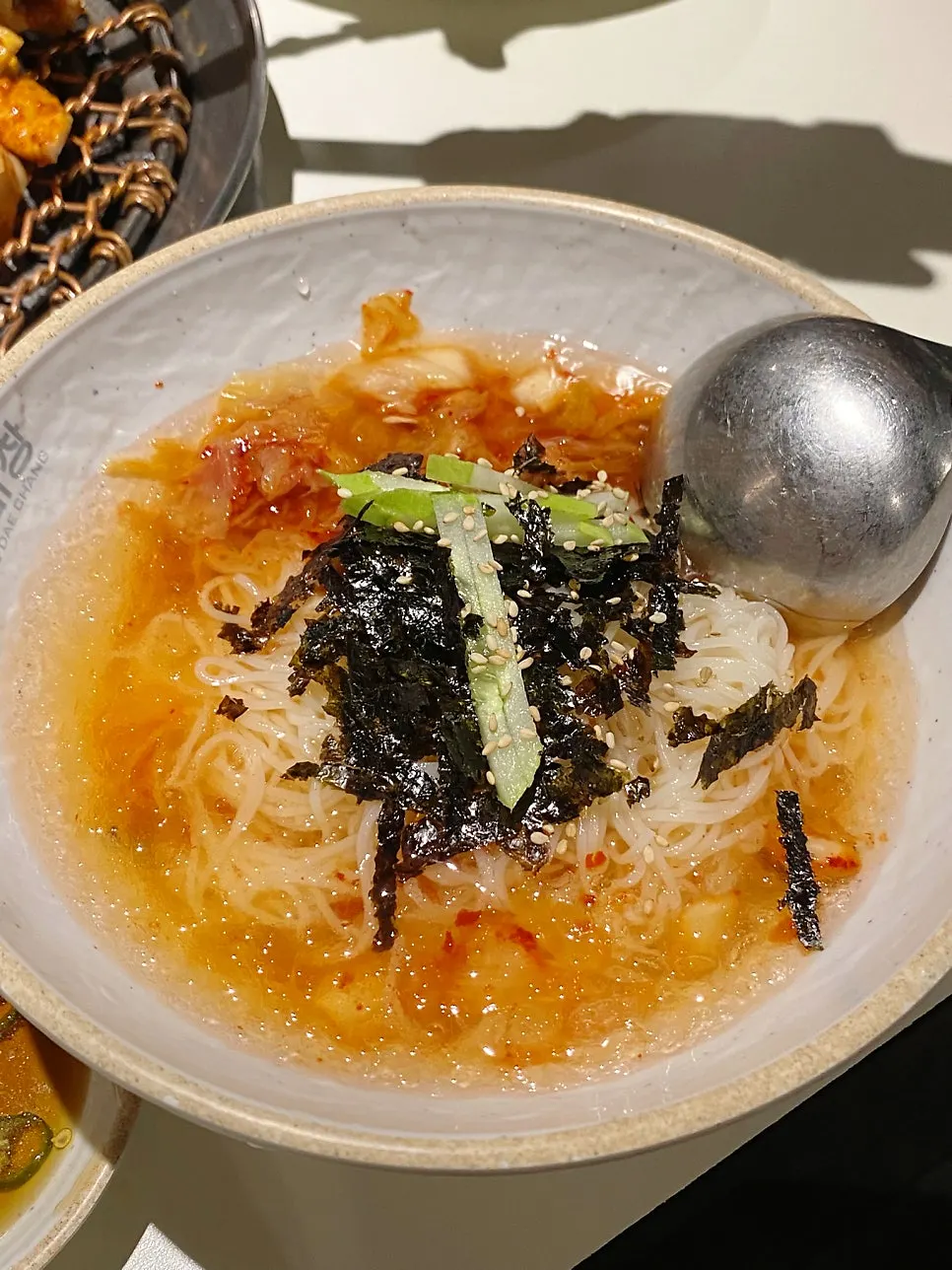 곱창과 마늘 청양고추 함께 구운 모습