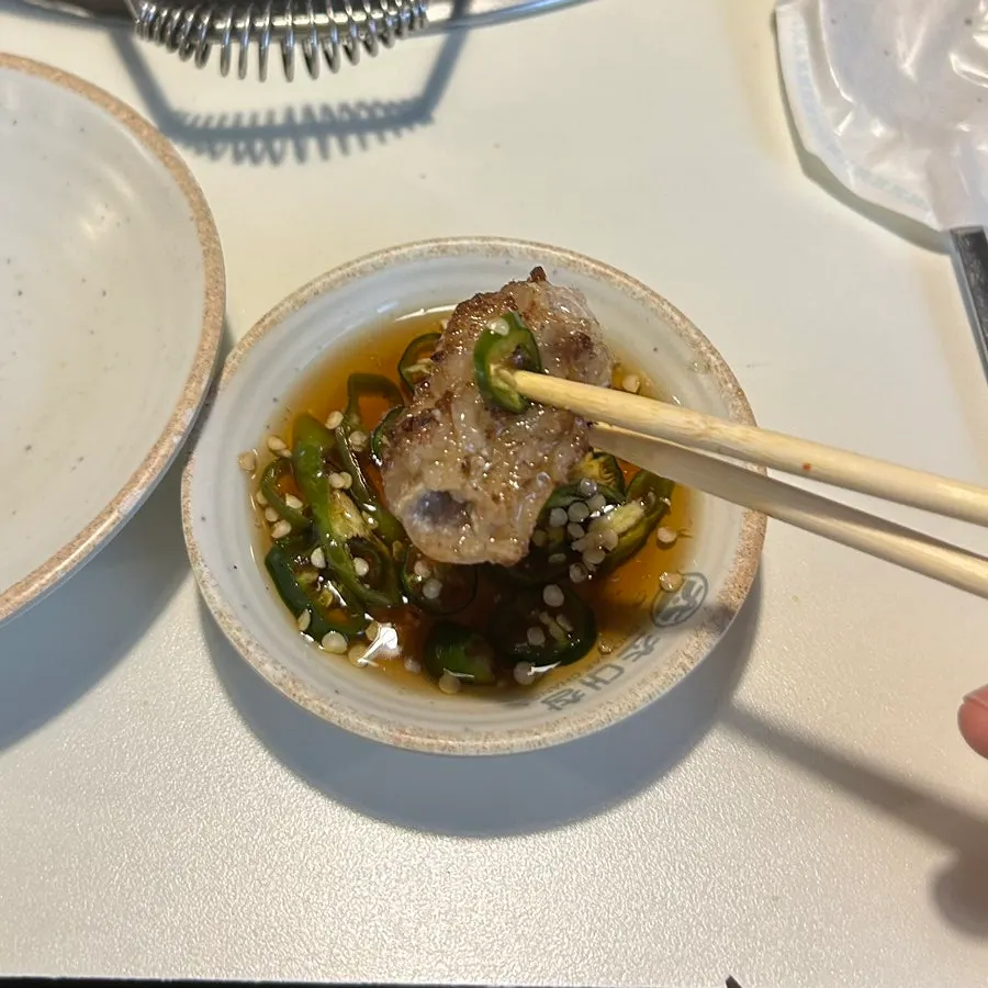 곱창과 청양고추를 함께 곁들인 모습
