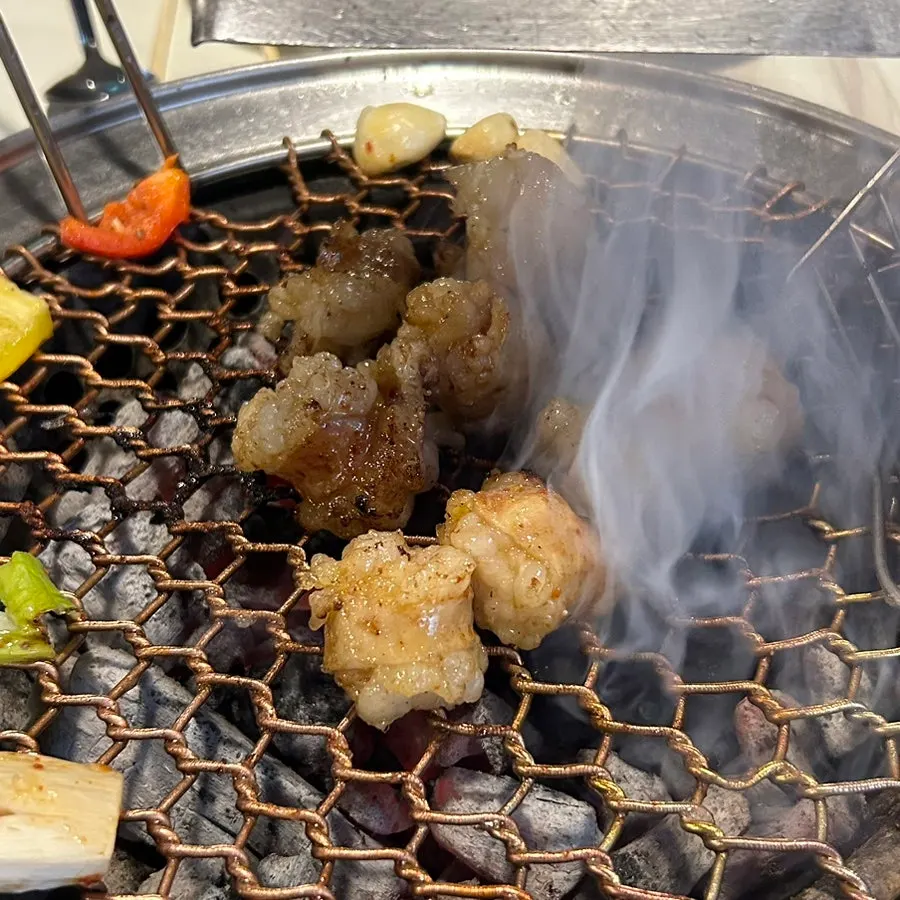먹기 좋게 잘라준 탱글한 한우대창