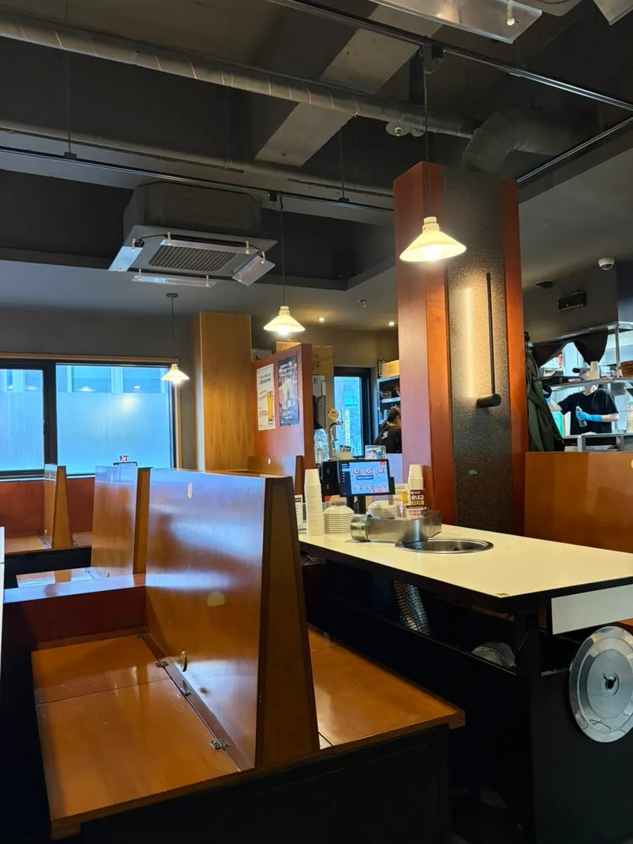 한정식 식당 같은 초대창 당산역점 홀 인테리어
