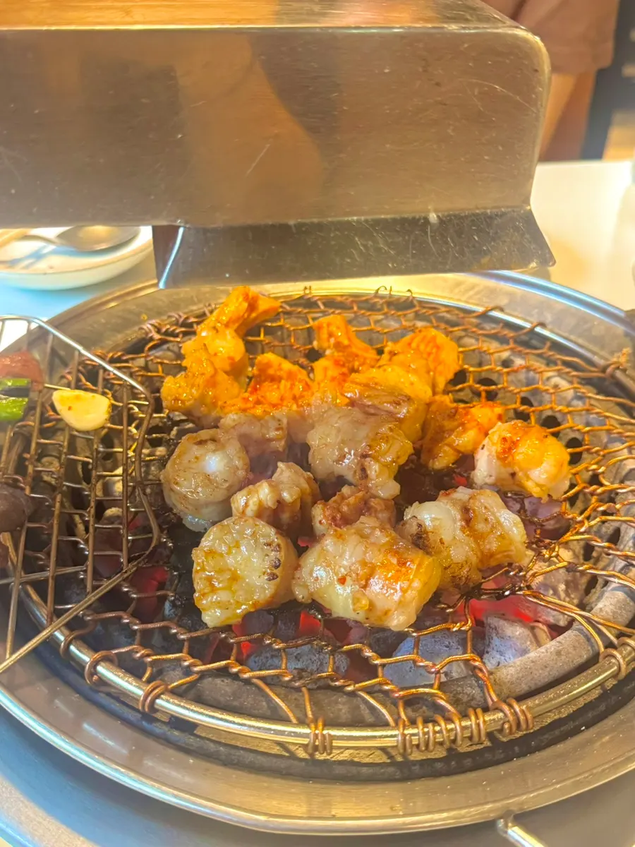 Teuk-yang grilling on the charcoal grill