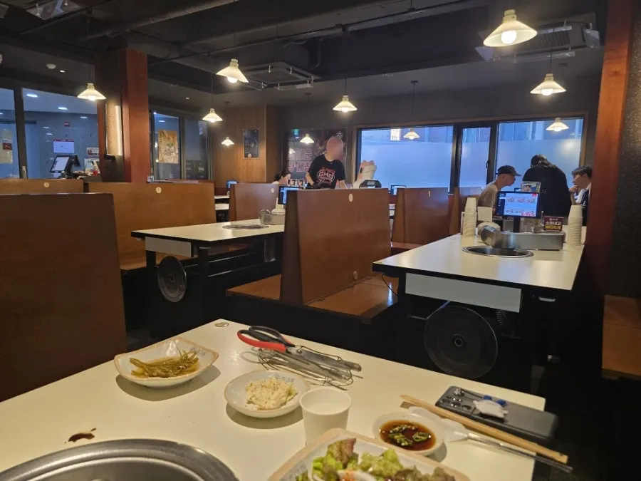 초대창 당산역점 구이 테이블과 실내 분위기