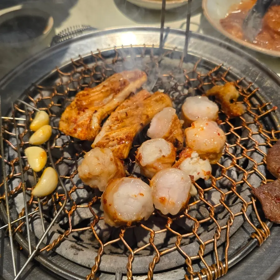 직원이 구워주는 곱창구이 불판