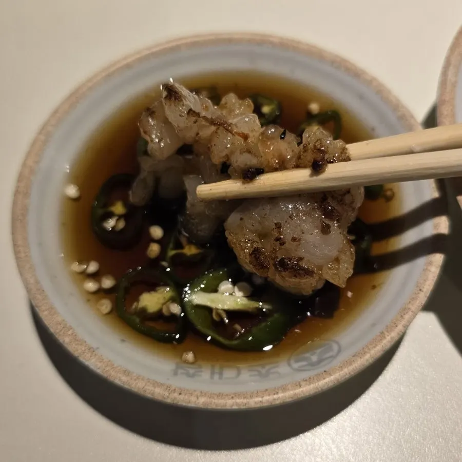 궁채장아찌에 올린 대창 한 점